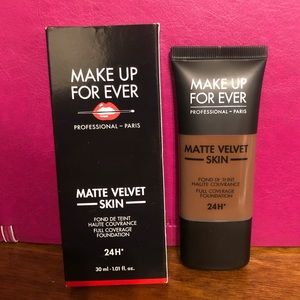 MAKE UP FOR EVER Matte Full Coverage Foundation